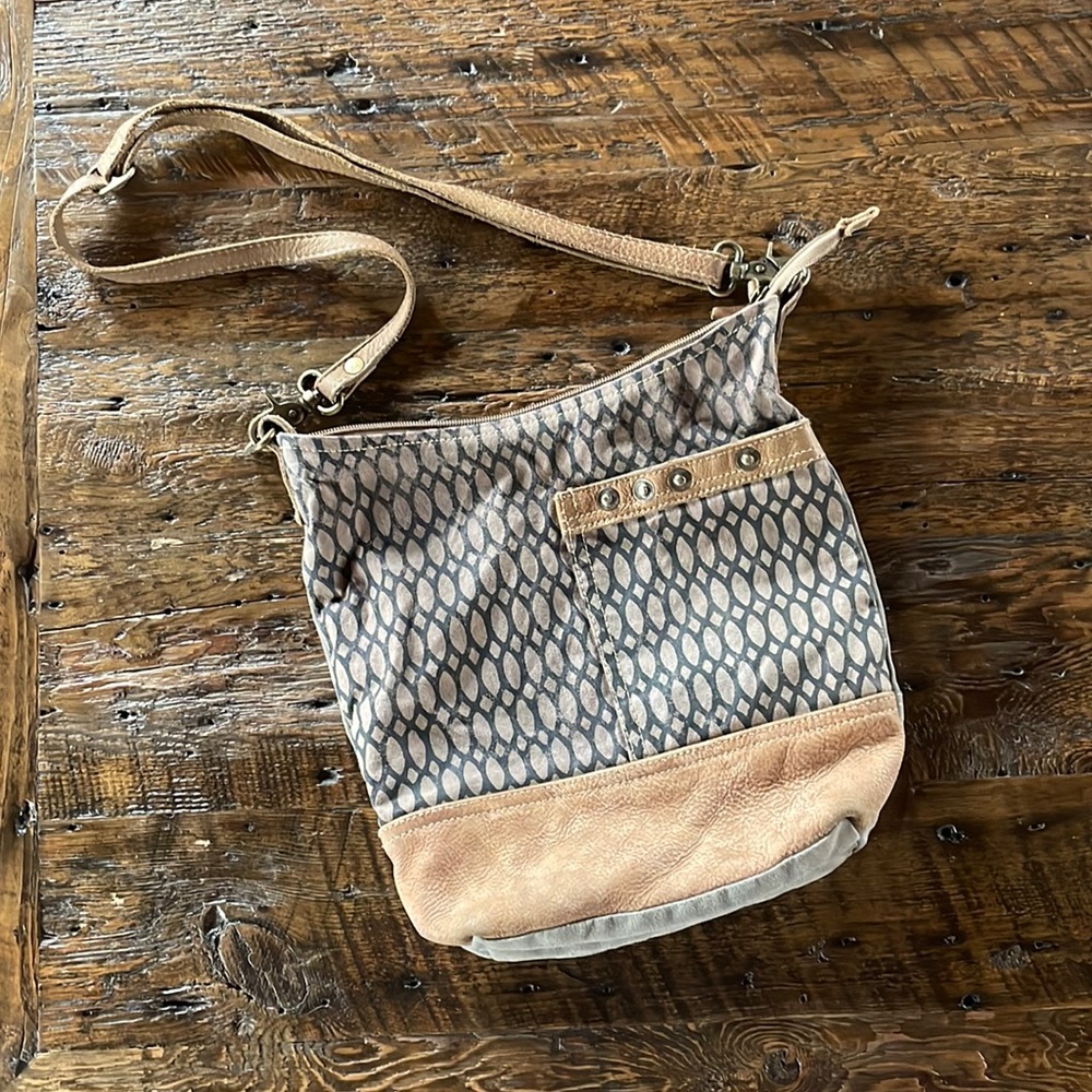 Myra crossbody bag